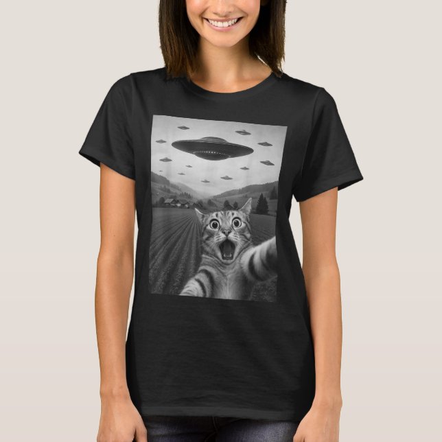 Funny Surprised Ed Cat Selfie With Alien Ufo Cat U T-Shirt (Front)