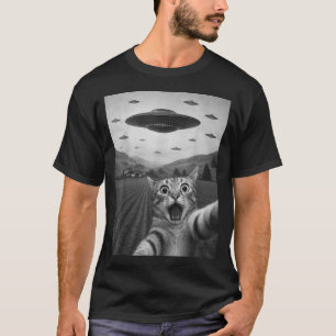 Funny Surprised Ed Cat Selfie With Alien Ufo Cat U T-Shirt