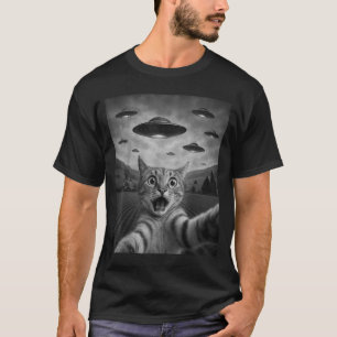 Funny Surprised Ed Cat Selfie With Alien Ufo Cat U T-Shirt
