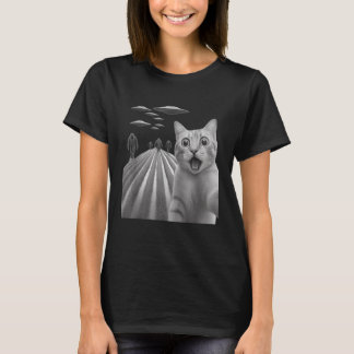 Funny Surprised Scared Cat Selfie With Bigfoot And T-Shirt