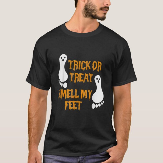 Funny Trick or Treat smell my Feet Halloween T Shi T-Shirt (Front)