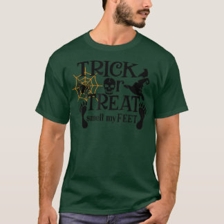Funny Trick or Treat smell my Feet Halloween T-Shirt