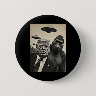 Funny Trump Bigfoot Selfie With Ufos Weird Alien  6 Cm Round Badge