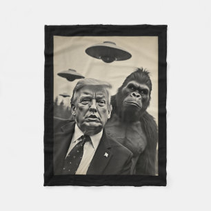 Funny Trump Bigfoot Selfie With Ufos Weird Alien Fleece Blanket
