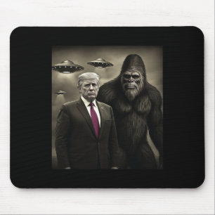 Funny Trump Bigfoot Ufo Alien Encounter Conspiracy Mouse Pad