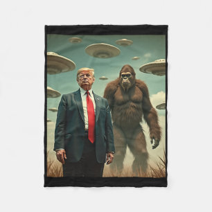 Funny Trump Bigfoot Ufo Alien Encounter Uap Friend Fleece Blanket