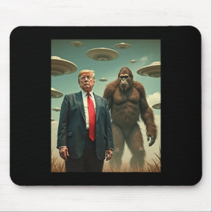 Funny Trump Bigfoot Ufo Alien Encounter Uap Friend Mouse Pad