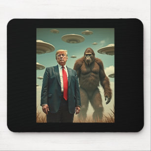 Funny Trump Bigfoot Ufo Alien Encounter Uap Friend Mouse Pad