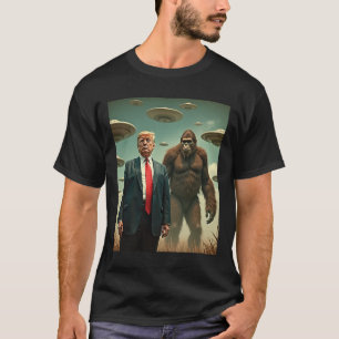 Funny Trump Bigfoot Ufo Alien Encounter Uap Friend T-Shirt