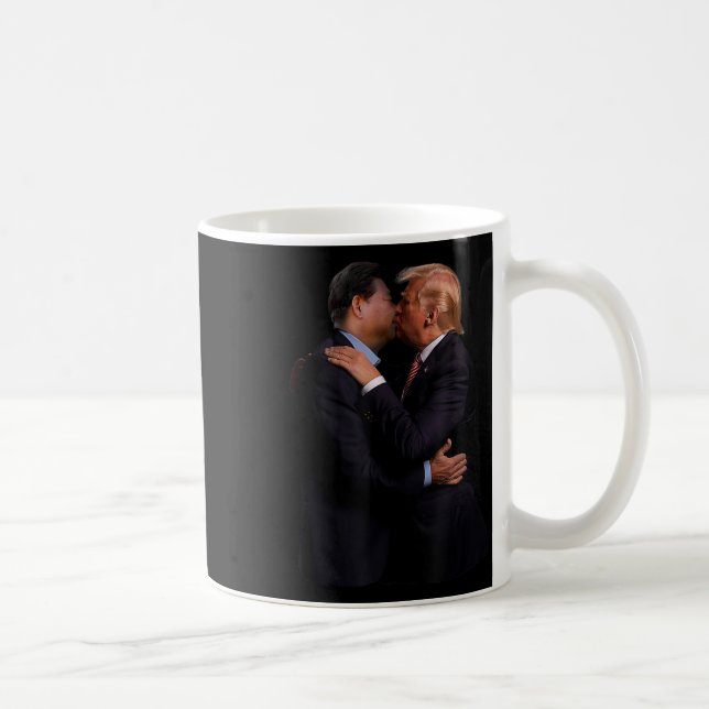 Funny Trump Usa President And China President Kiss Coffee Mug (Right)