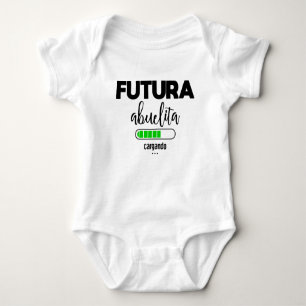 Futura abuelita cargando baby bodysuit