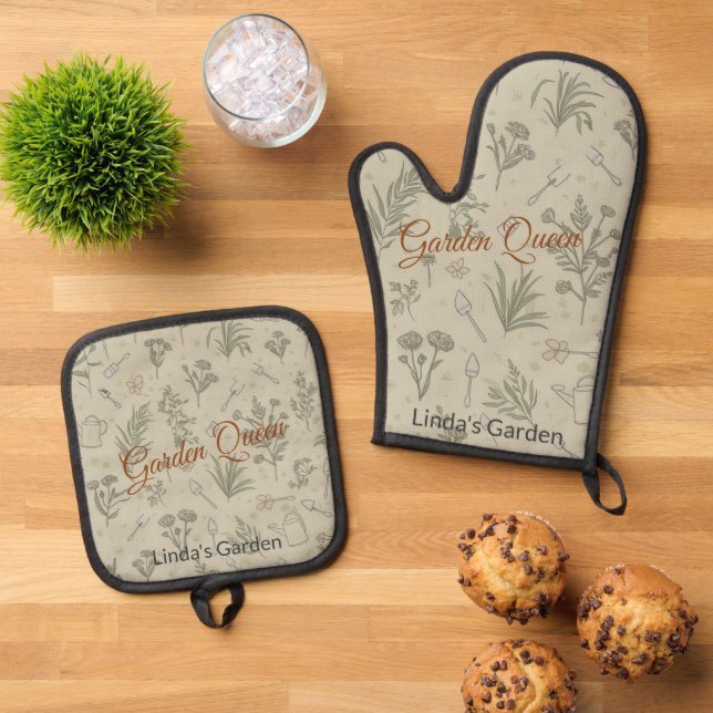 Garden Queen Personalised Gift Oven Mitt & Pot Holder Set (Top Down)
