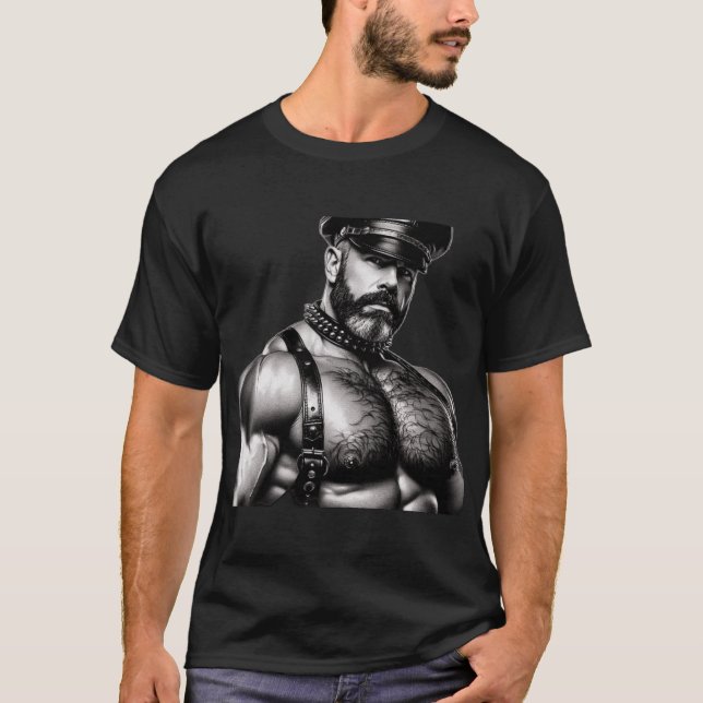 Gay Pride Leather Daddy Macho Power Bear Berlin Le T-Shirt (Front)