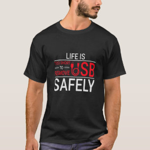 Geeky It Computer Nerd Remove Usb Safely   T-Shirt