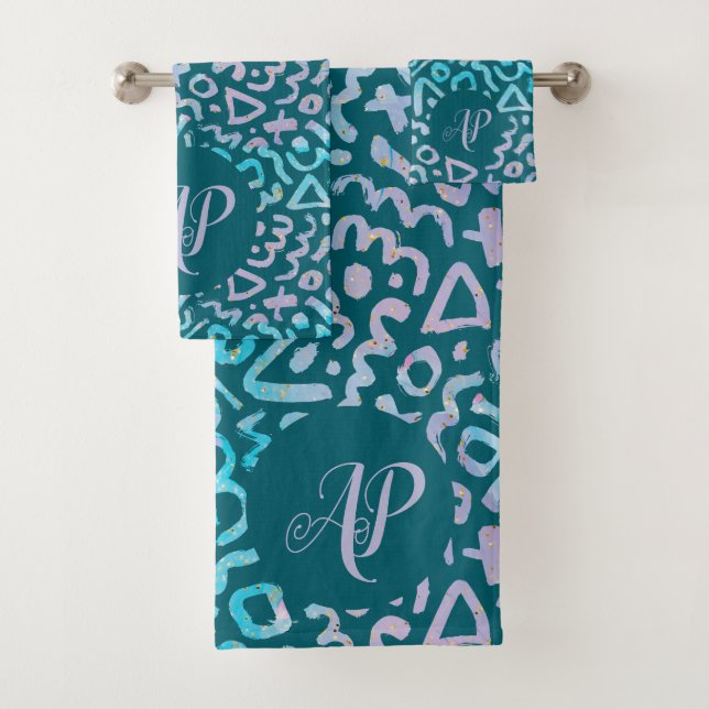 Geometric green retro monogram bath towel set (Insitu)