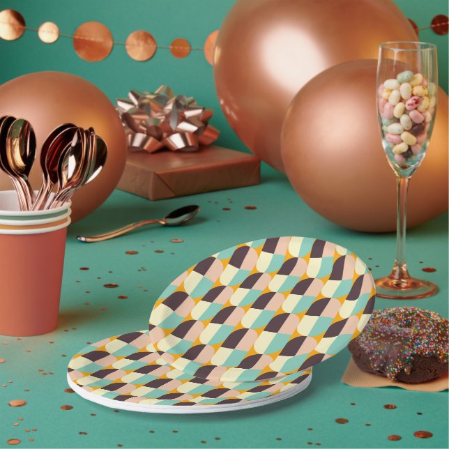 Geometric pattern with overlapping half-circles paper plate (Multi)
