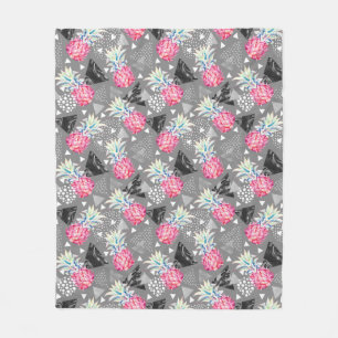 Geometric Pineapple Textured Pattern Fleece Blanket