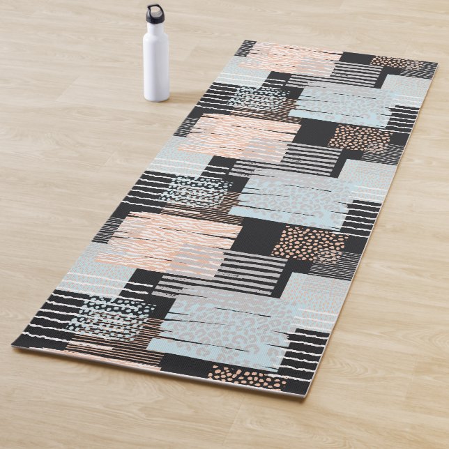 Geometric shapes and stripes yoga mat (In Situ)