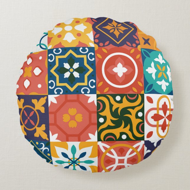 Geometric Vintage Tiles Ornate Pattern Round Cushion (Front)