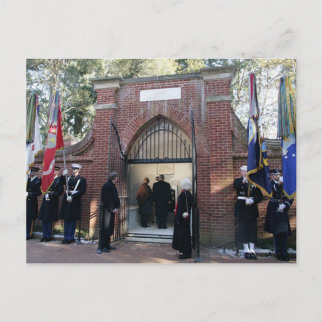 George W. & Laura Bush visit Washington's Tomb Postcard (Front)