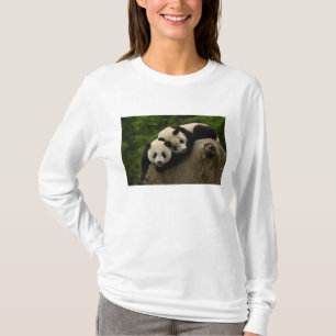 Giant panda babies Ailuropoda melanoleuca) T-Shirt