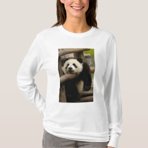 Giant panda baby Ailuropoda melanoleuca) T-Shirt