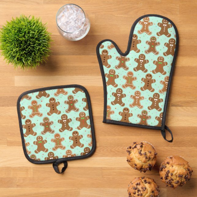 Gingerbread Men Christmas Pattern Oven Mitt & Pot Holder Set (Top Down)