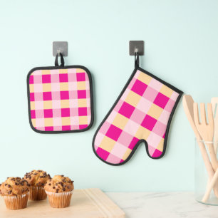 Gingham Pattern Oven Mitt & Pot Holder Set
