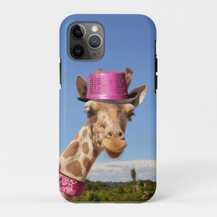 Giraffe in sparkly pink hat iPhone 11 pro case