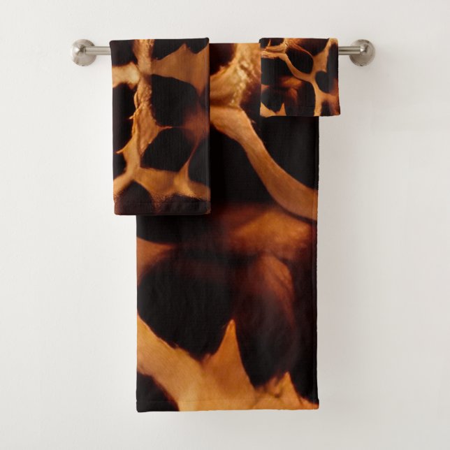 Giraffe Print Bath Towel Set (Insitu)