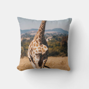GIRAFFE SURROUNDED BY BROWN GRASS CUSHION