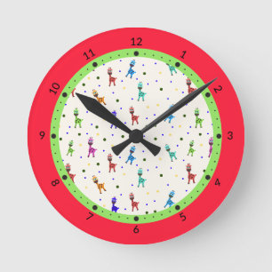 Giraffes pattern round clock