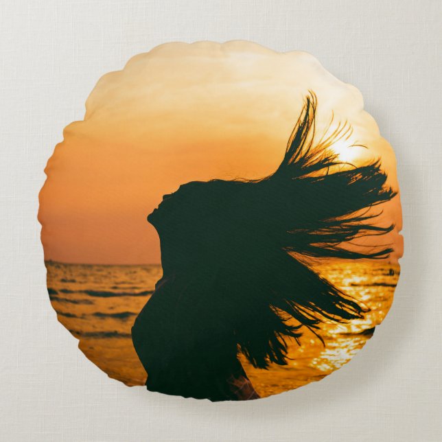 Girl silhouette, sea sunset, freedom. round cushion (Front)