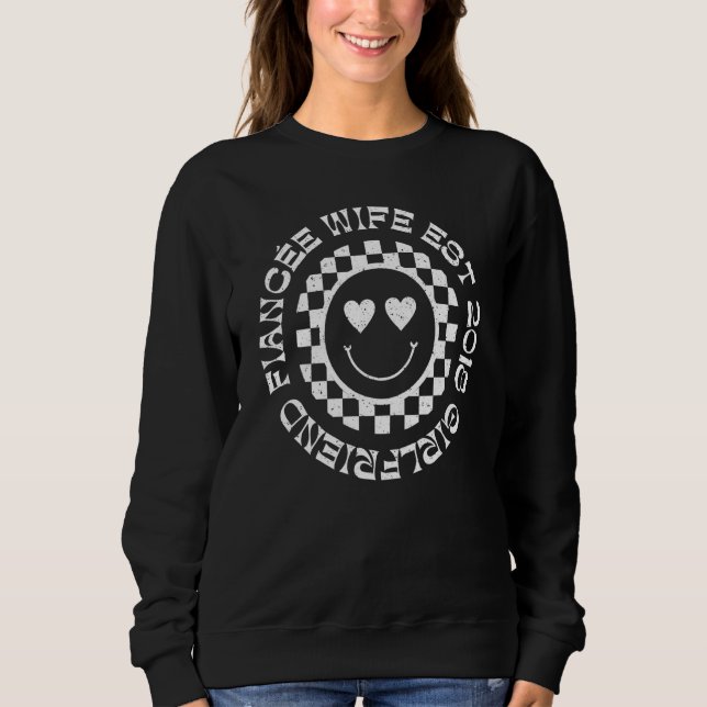 Girlfriend Fiance Wife Est 2018 Mrs Mr 70s Retro S Sweatshirt (Front)