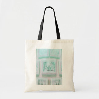 Giving flowers(art museum) トートバッグ tote bag