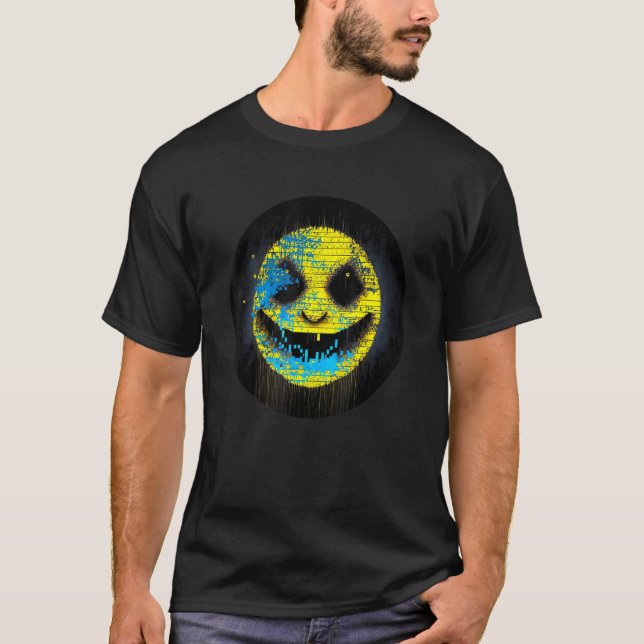 Glitchcore Digital Face Digital Painting Nerdcore  T-Shirt (Front)