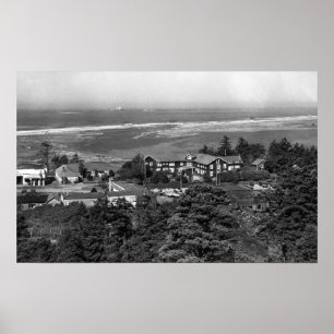 Gold Beach, Oregon Town View and Sunset Inn Poster