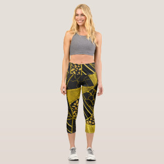 Gold Black Triangle Texture Illusion Capri Leggings
