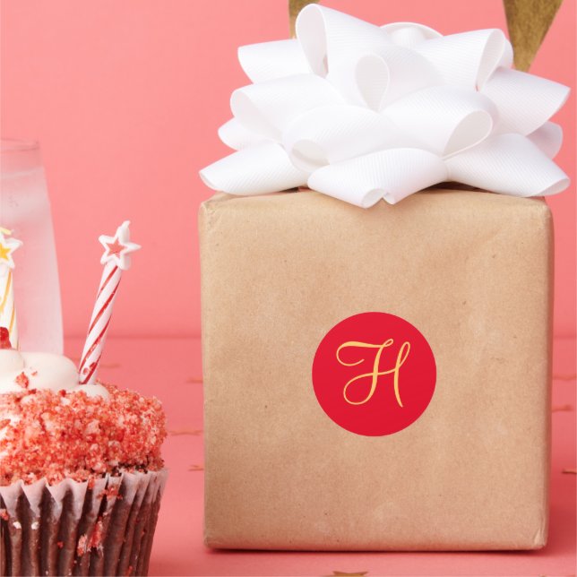 Gold-coloured initial H on red Classic Round Sticker (Party)