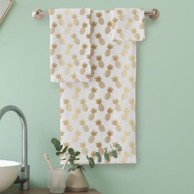 Gold Pineapple Pattern Bath Towel Set (Faux Gold Pineapple Pattern Bath Towel Set)