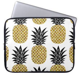 Gold Pineapples: Hand-Drawn White Seamless. Laptop Sleeve