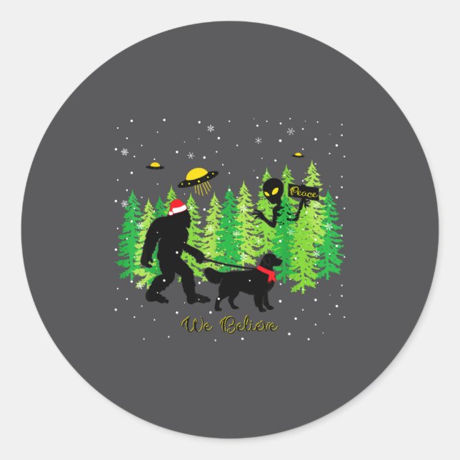 Golden Retriever Funny Bigfoot Christmas Alien Ufo Classic Round Sticker (Front)