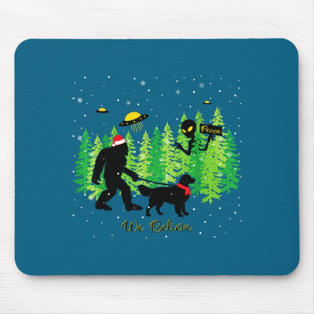 Golden Retriever Funny Bigfoot Christmas Alien Ufo Mouse Pad (Front)