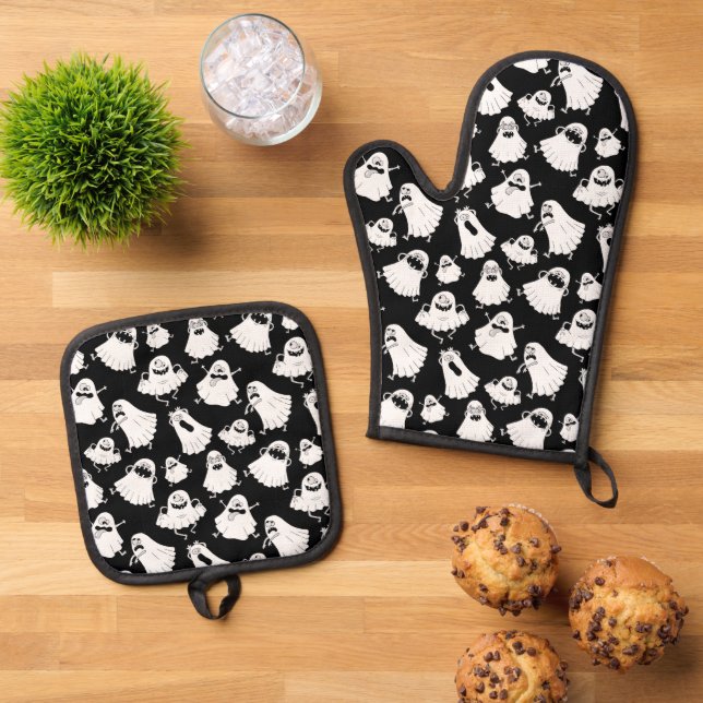 Goofy Ghosts Oven Mitt Set (Top Down)