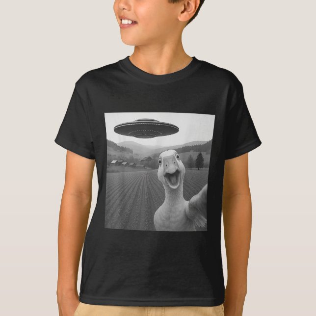 Goose Selfie With Alien Ufo Funny For Men Women Ki T-Shirt (Front)