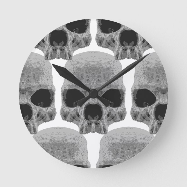goth skulls round clock (Front)