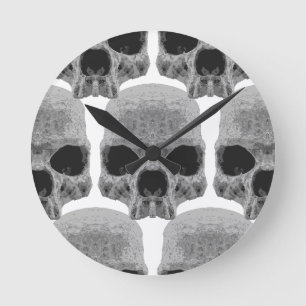 goth skulls round clock