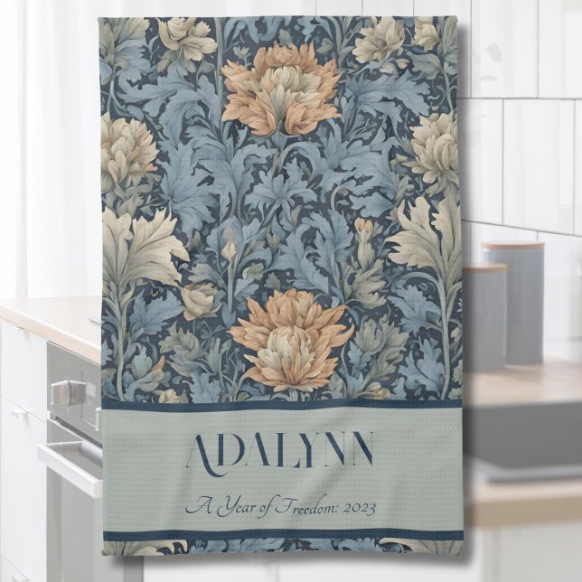 Graceful Retro Flowers Retirement Gifts for Mum Tea Towel (Graceful Retro Flowers Retirement Gifts for Mom)