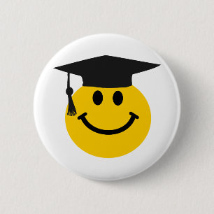 Graduate face with graduation hat 6 cm round badge