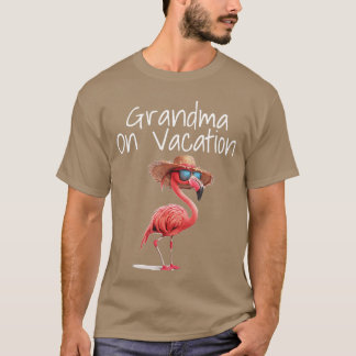 Grandma On Vacation Funny Flamingo Beach Getaway G T-Shirt
